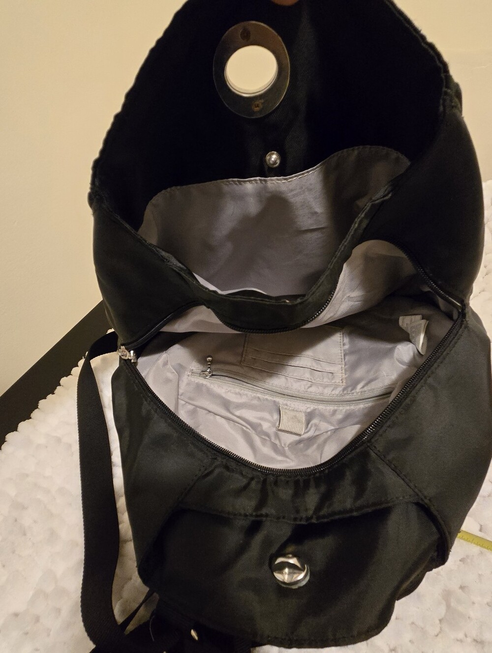 Black Baggallini Backpack Bag with Silver Turn-Lock Closure - Picture 6 of 12